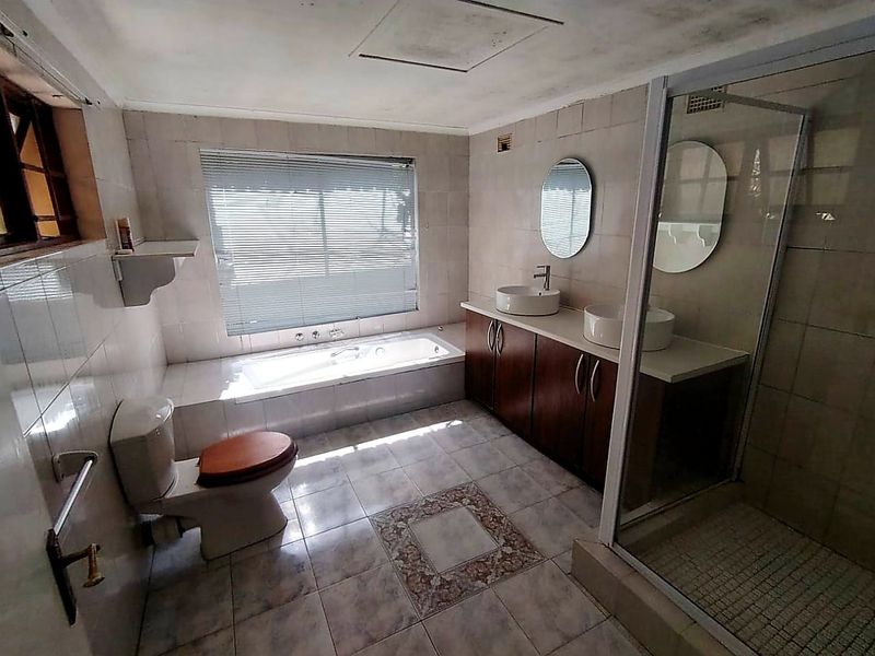 7 Bedroom House in Selborne - Photo 4