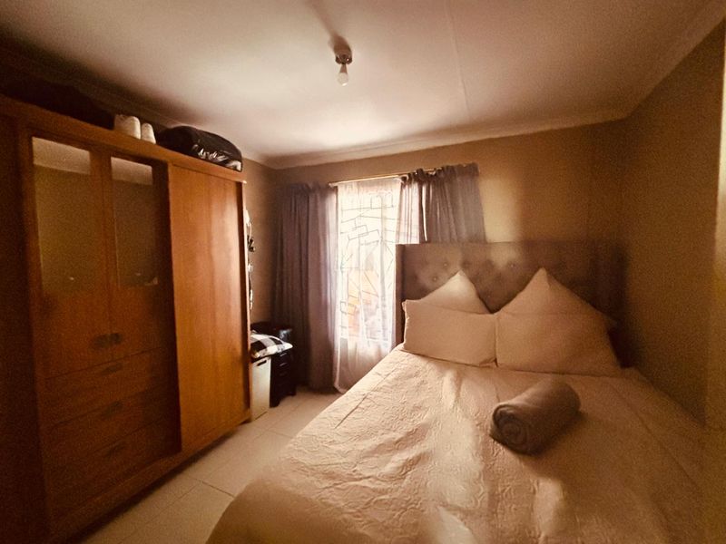 Stunning and affordable 2 bedroom house with a garage and built - in cupboards, for sale in Sky City Alberton.  - Photo 10