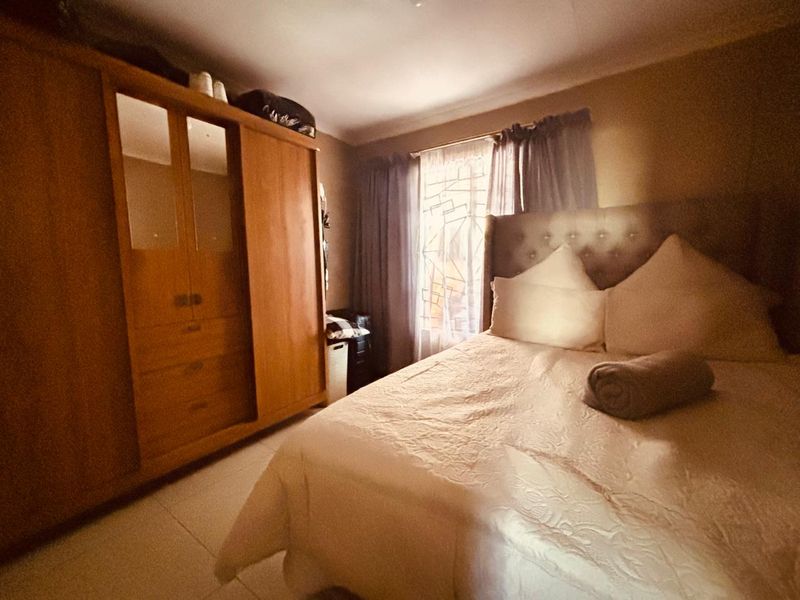 Stunning and affordable 2 bedroom house with a garage and built - in cupboards, for sale in Sky City Alberton.  - Photo 9