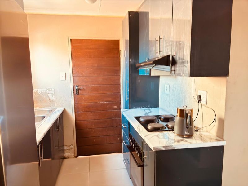 Stunning and affordable 2 bedroom house with a garage and built - in cupboards, for sale in Sky City Alberton.  - Photo 8