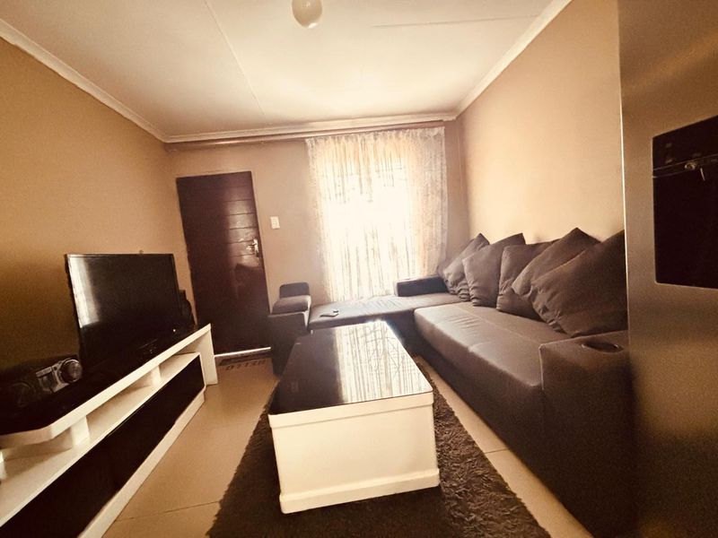 Stunning and affordable 2 bedroom house with a garage and built - in cupboards, for sale in Sky City Alberton.  - Photo 7