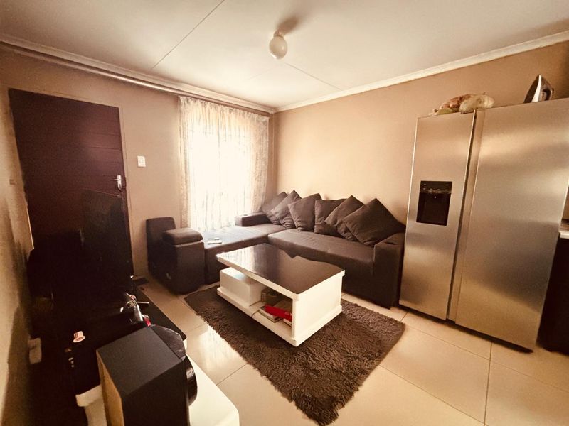 Stunning and affordable 2 bedroom house with a garage and built - in cupboards, for sale in Sky City Alberton.  - Photo 6
