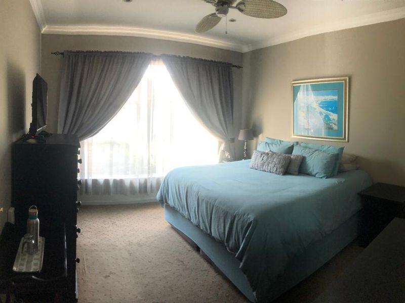 Welcome Home to Comfort, Style & Relaxed Living! - Photo 10