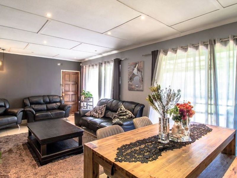 Spacious Family Home with Granny Flat and Pool - Photo 2