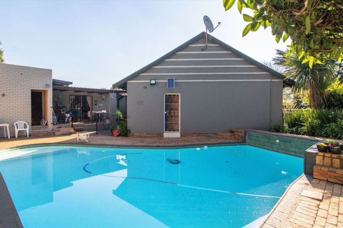 Spacious Family Home with Granny Flat and Pool - Photo 3