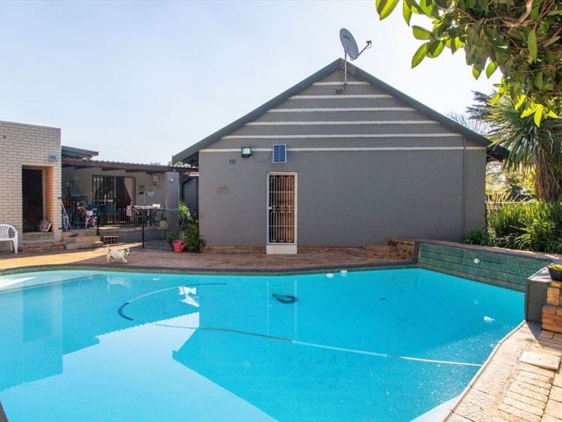 Spacious Family Home with Granny Flat and Pool - Photo 3