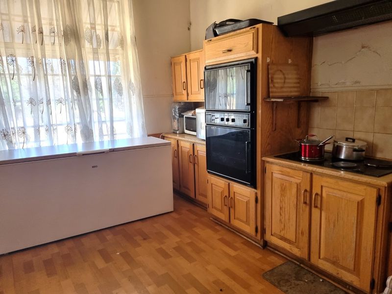 Spacious house on a large stand. - Photo 5