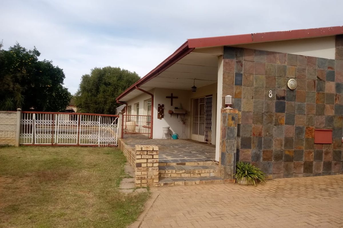 4 Bedroom House For Sale in Declercqville... - Photo 2