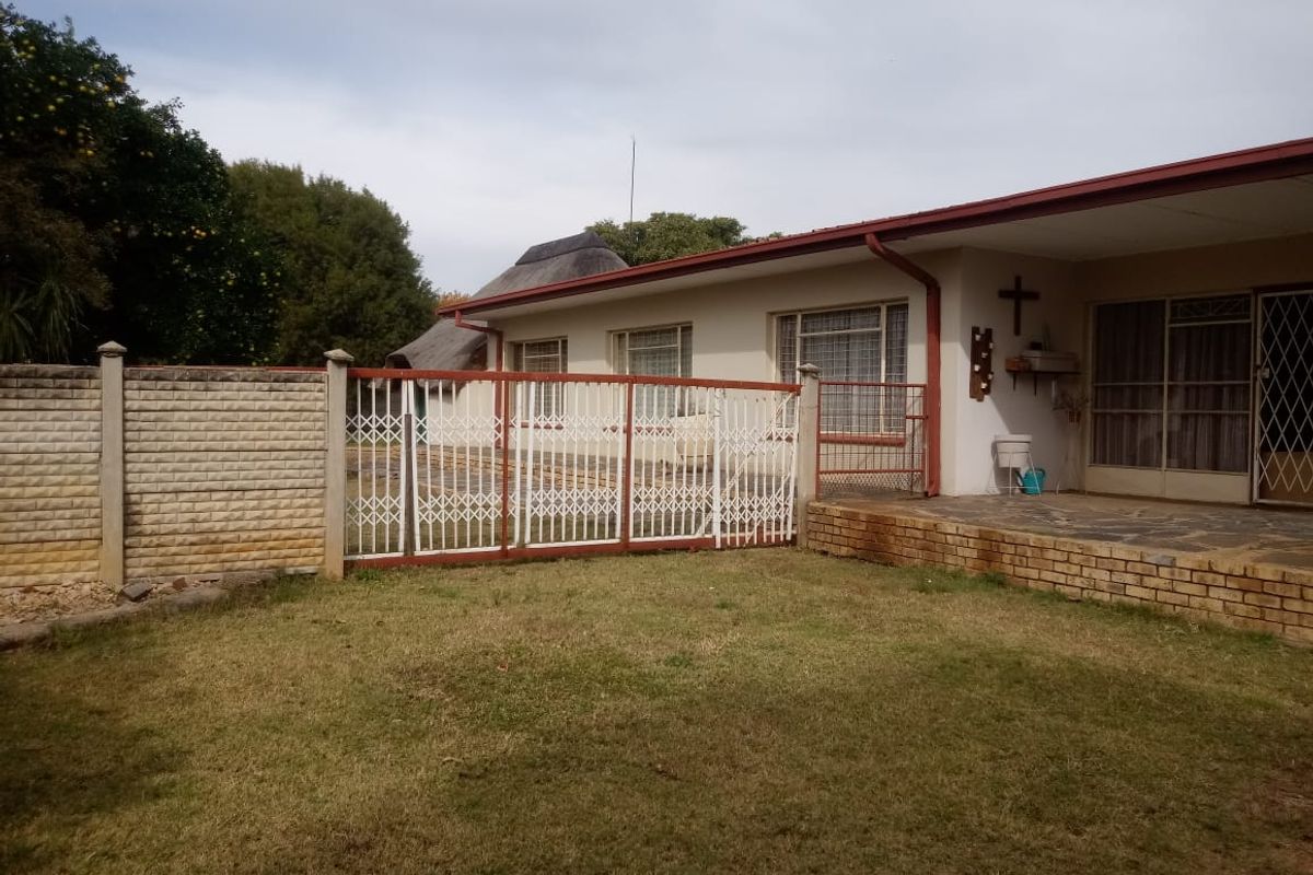 4 Bedroom House For Sale in Declercqville... - Photo 5