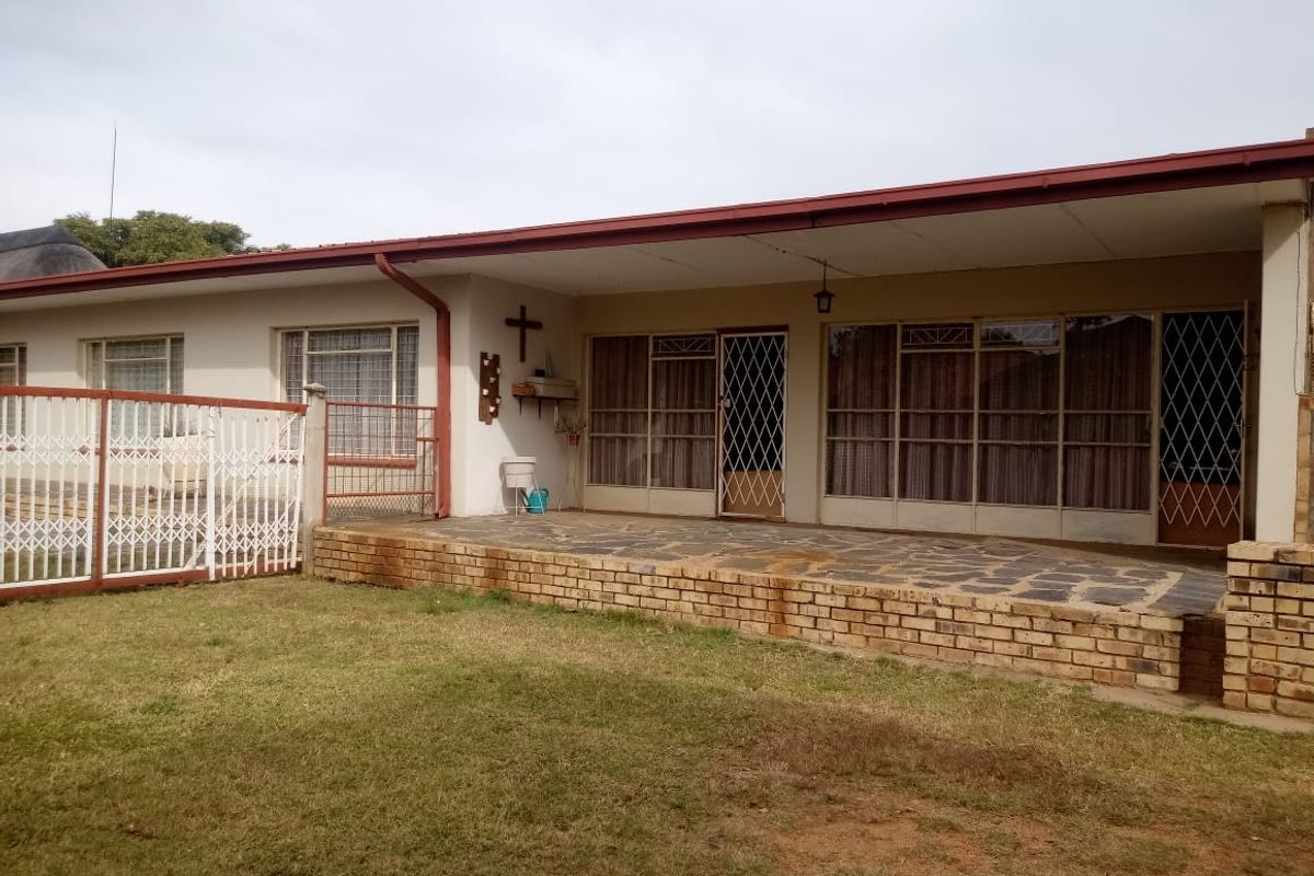 4 Bedroom House For Sale in Declercqville... - Photo 4
