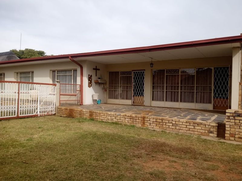 4 Bedroom House For Sale in Declercqville... - Photo 4