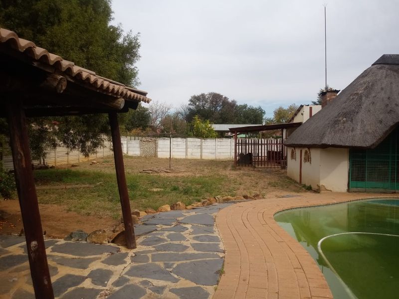 4 Bedroom House For Sale in Declercqville... - Photo 8