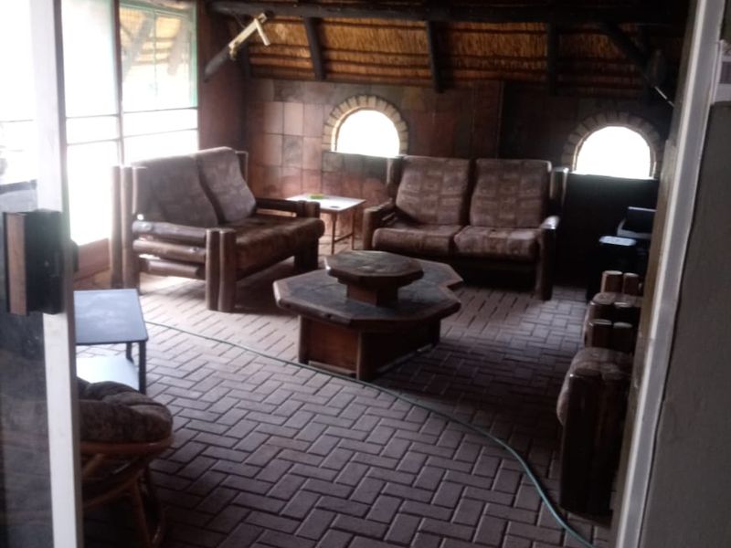 4 Bedroom House For Sale in Declercqville... - Photo 9