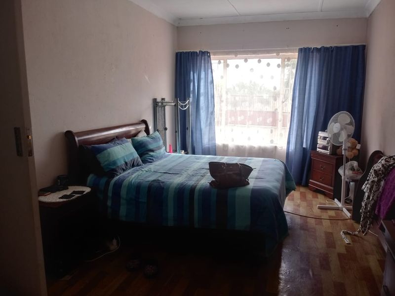 4 Bedroom House For Sale in Declercqville... - Photo 10