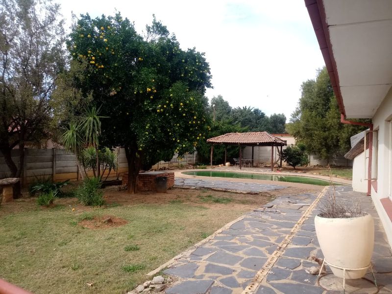 4 Bedroom House For Sale in Declercqville... - Photo 6