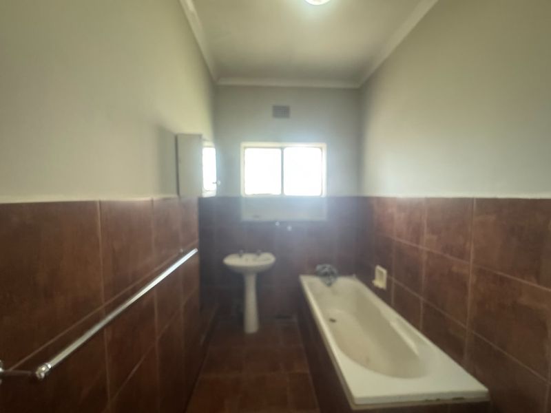 Three bedroom home with flatlet - Photo 5