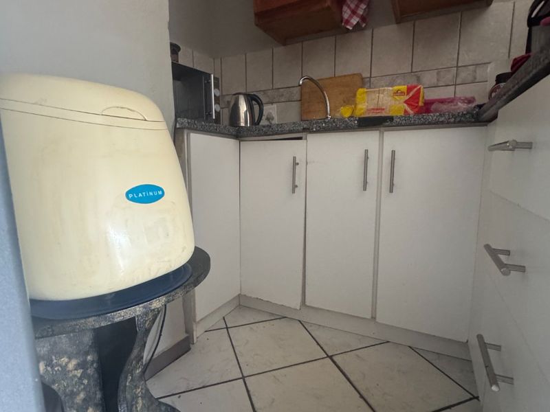 Three bedroom home with flatlet - Photo 10