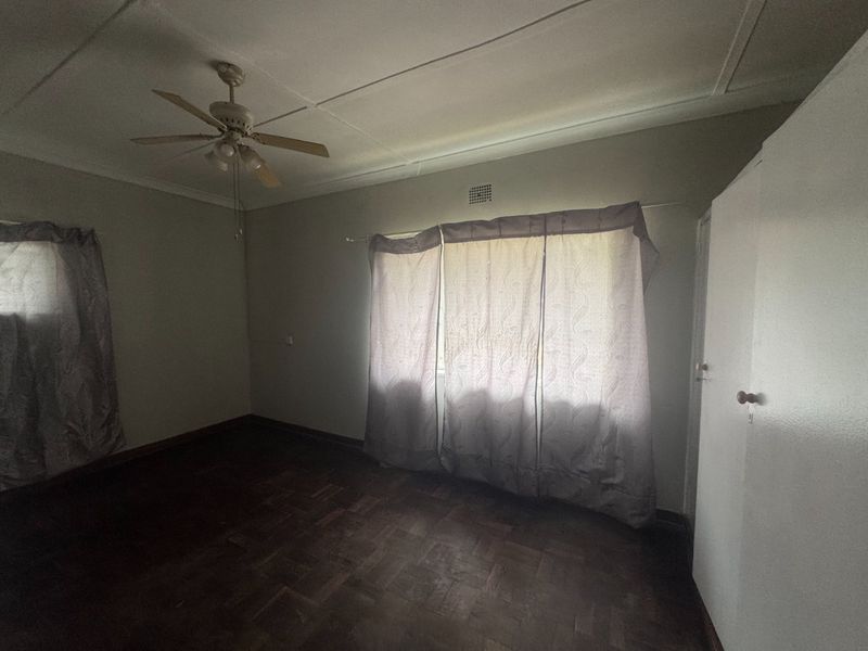 Three bedroom home with flatlet - Photo 9