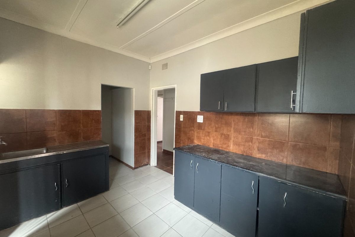 Three bedroom home with flatlet - Photo 3