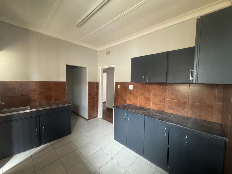 Three bedroom home with flatlet - Photo 3