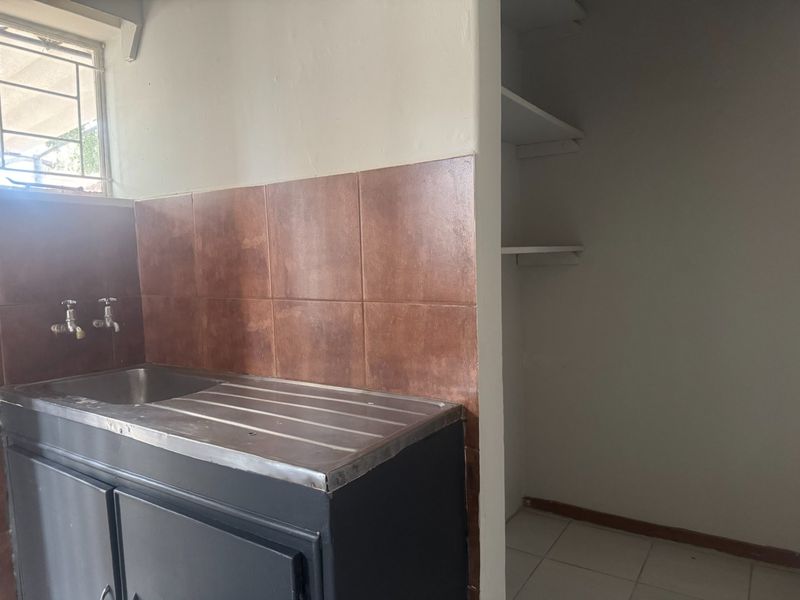 Three bedroom home with flatlet - Photo 4