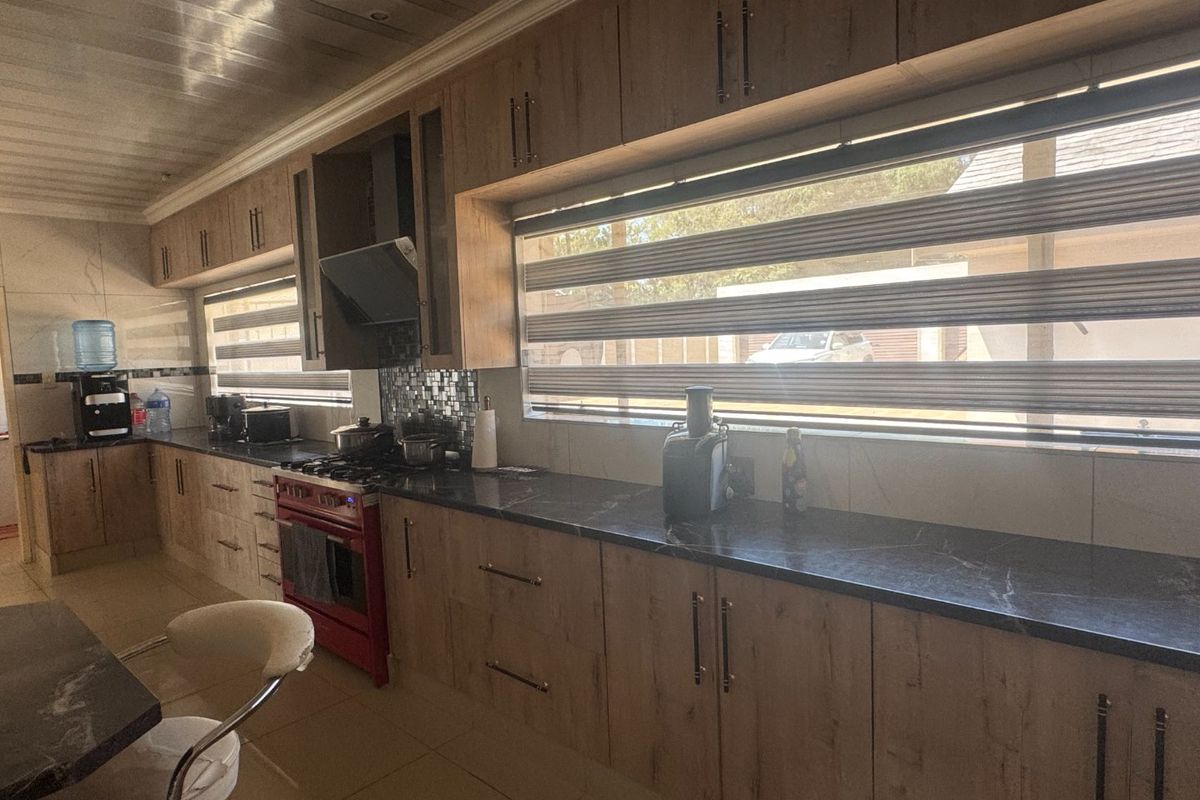 Situated in popular area - Photo 3