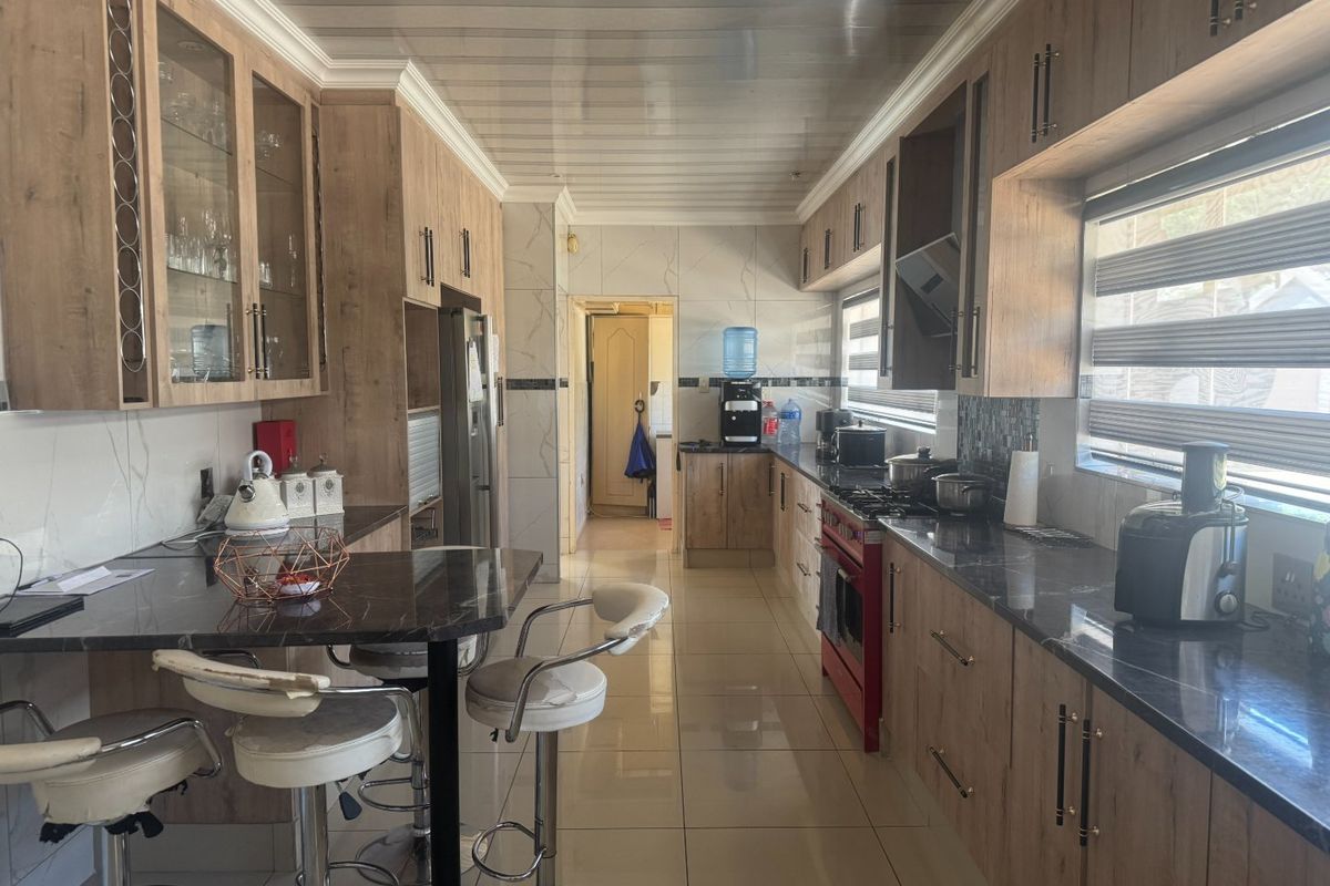 Situated in popular area - Photo 2