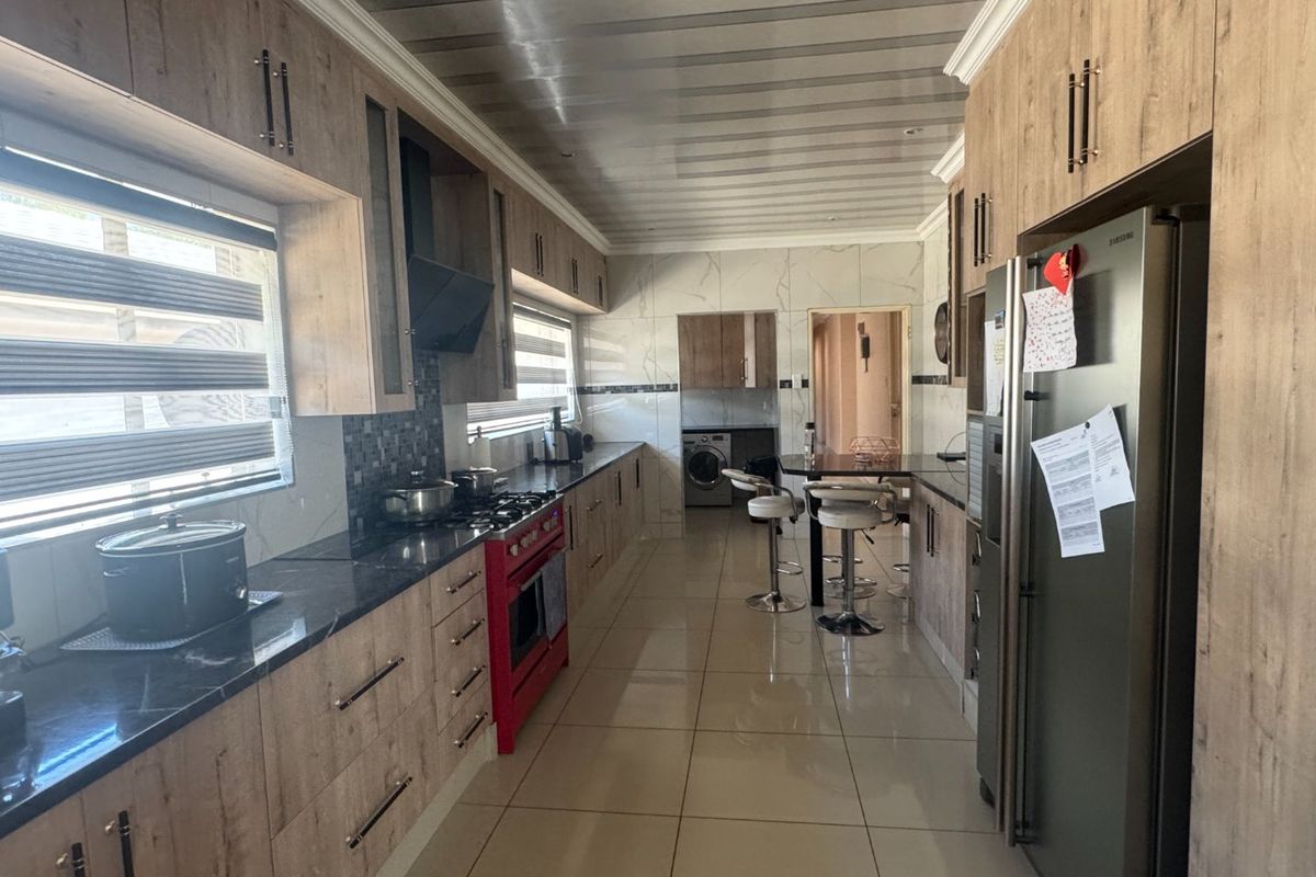 Situated in popular area - Photo 4