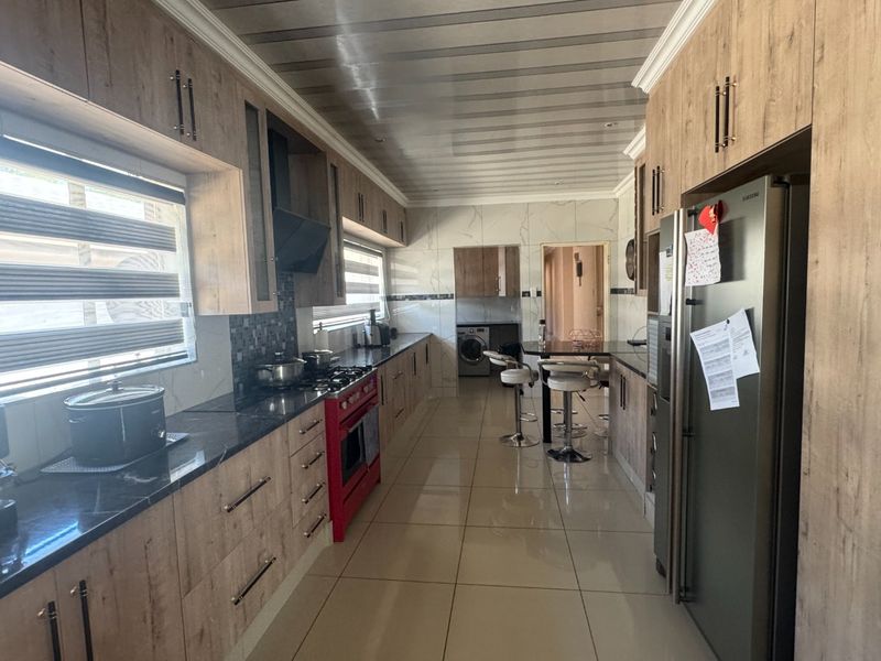 Situated in popular area - Photo 4