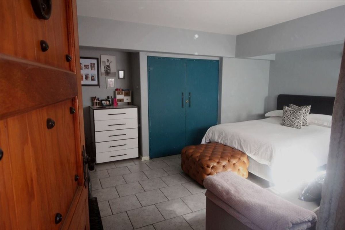 Cozy 1-Bedroom Flat with Kitchenette and Bathroom - Photo 3