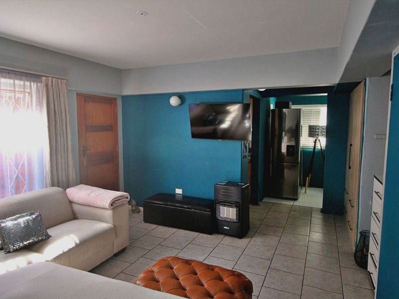 Cozy 1-Bedroom Flat with Kitchenette and Bathroom - Photo 2