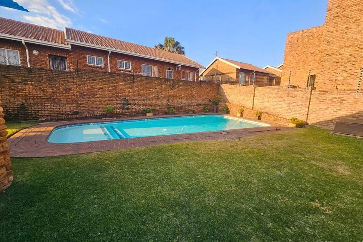 Charming 2-Bedroom Home with Garage and Carport - Photo 3