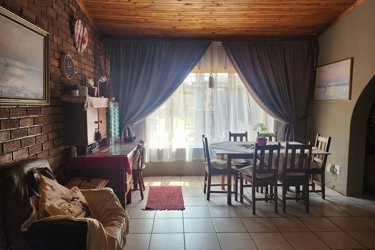 5 Bedroom house in Hartbeesfontein - Photo 5