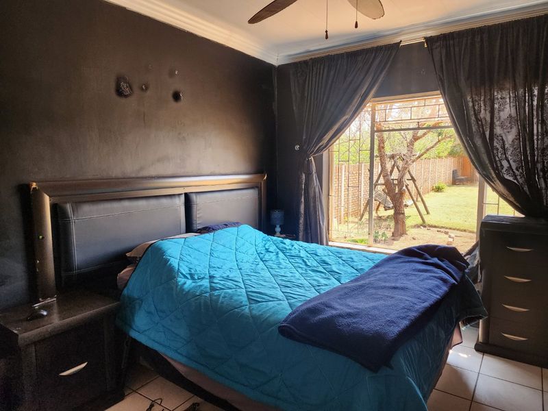 5 Bedroom house in Hartbeesfontein - Photo 9