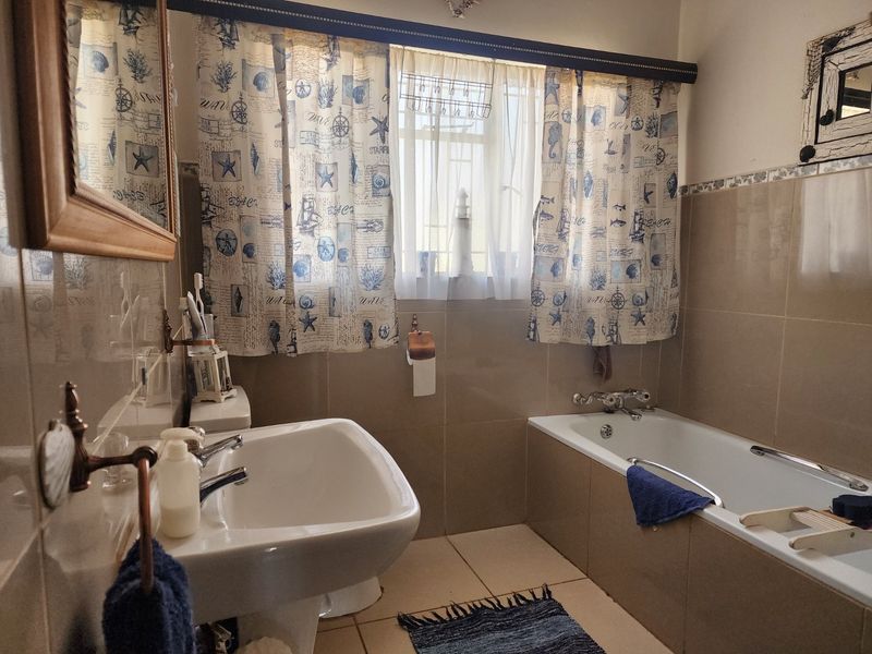 5 Bedroom house in Hartbeesfontein - Photo 7