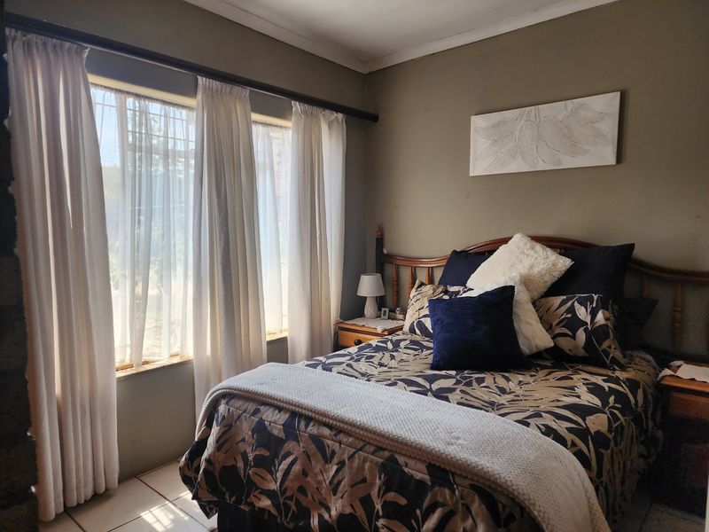 5 Bedroom house in Hartbeesfontein - Photo 6