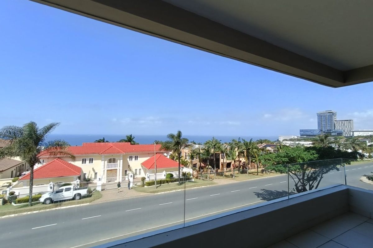 For sale in Umhlanga, 2 bedroom apartment with 180° sea views. - Photo 5