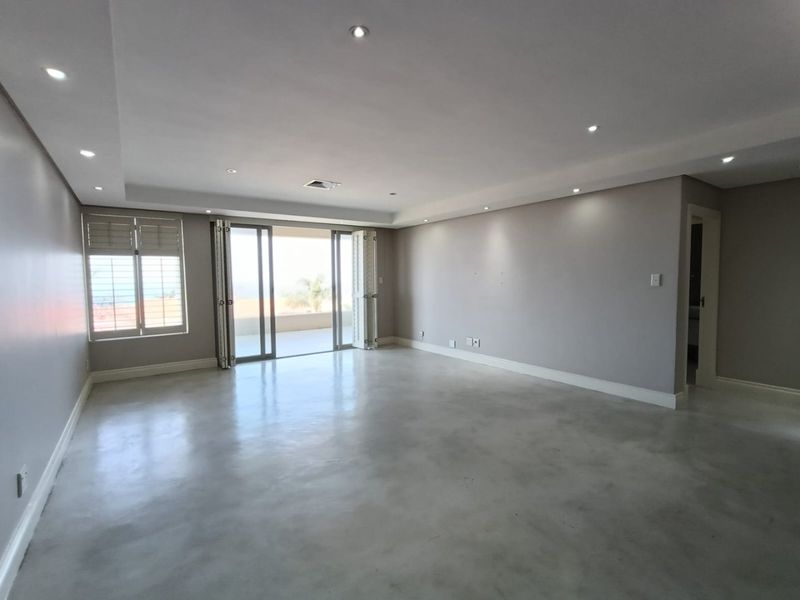 For sale in Umhlanga, 2 bedroom apartment with 180° sea views. - Photo 8