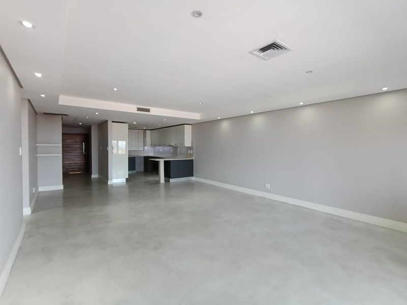 For sale in Umhlanga, 2 bedroom apartment with 180° sea views. - Photo 7