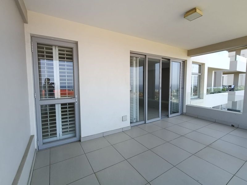 For sale in Umhlanga, 2 bedroom apartment with 180° sea views. - Photo 6