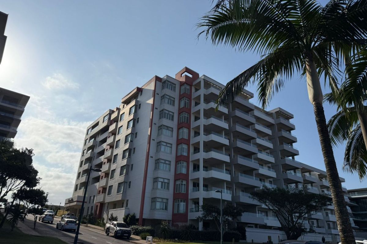 For sale in Umhlanga, 2 bedroom apartment with 180° sea views. - Photo 4