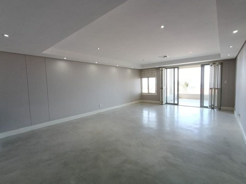 For sale in Umhlanga, 2 bedroom apartment with 180° sea views. - Photo 9
