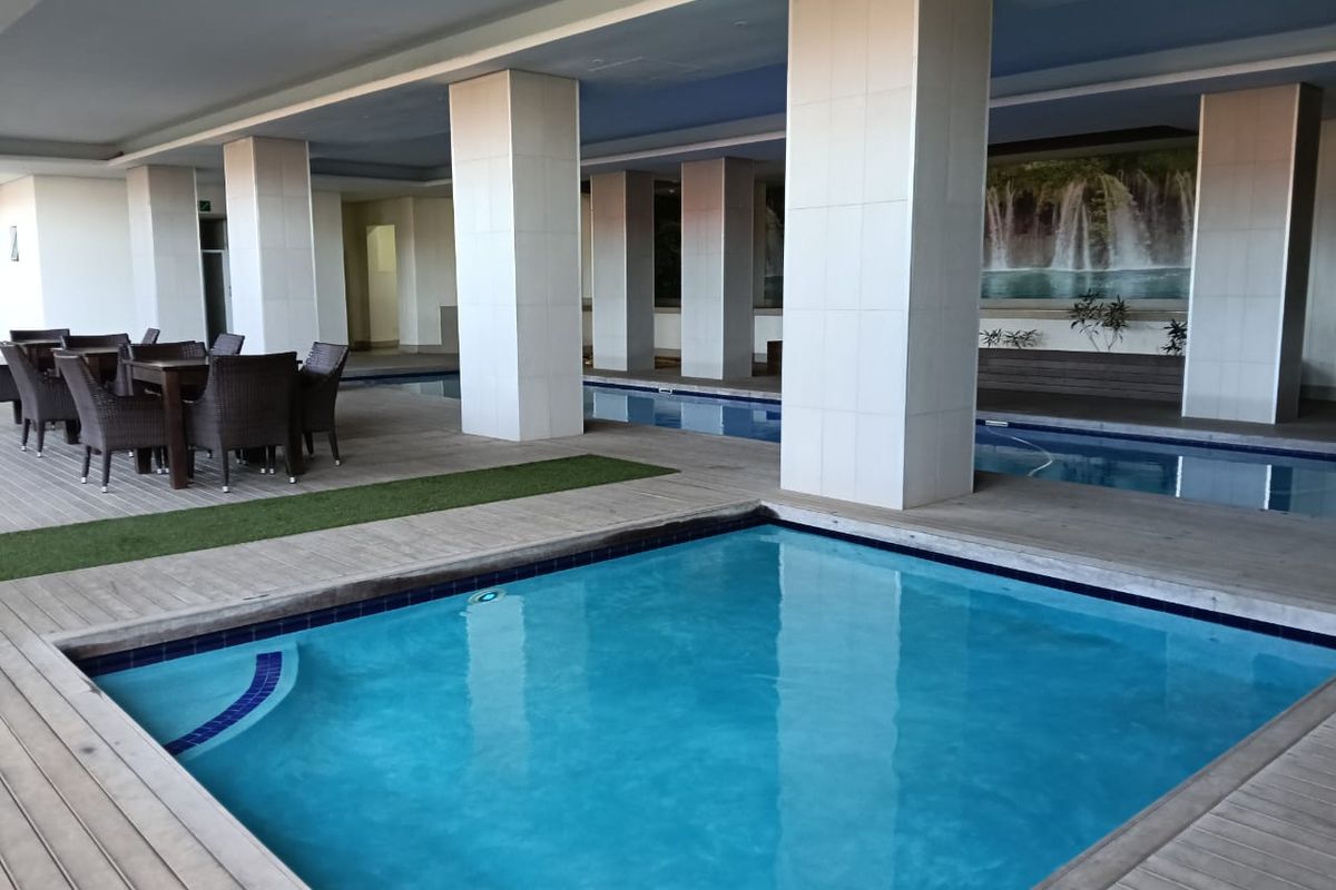 For sale in Umhlanga, 2 bedroom apartment with 180° sea views. - Photo 2