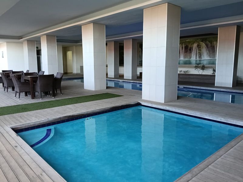 For sale in Umhlanga, 2 bedroom apartment with 180° sea views. - Photo 2