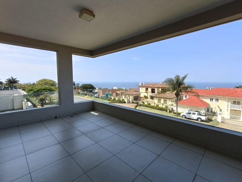 For sale in Umhlanga, 2 bedroom apartment with 180° sea views. - Photo 1