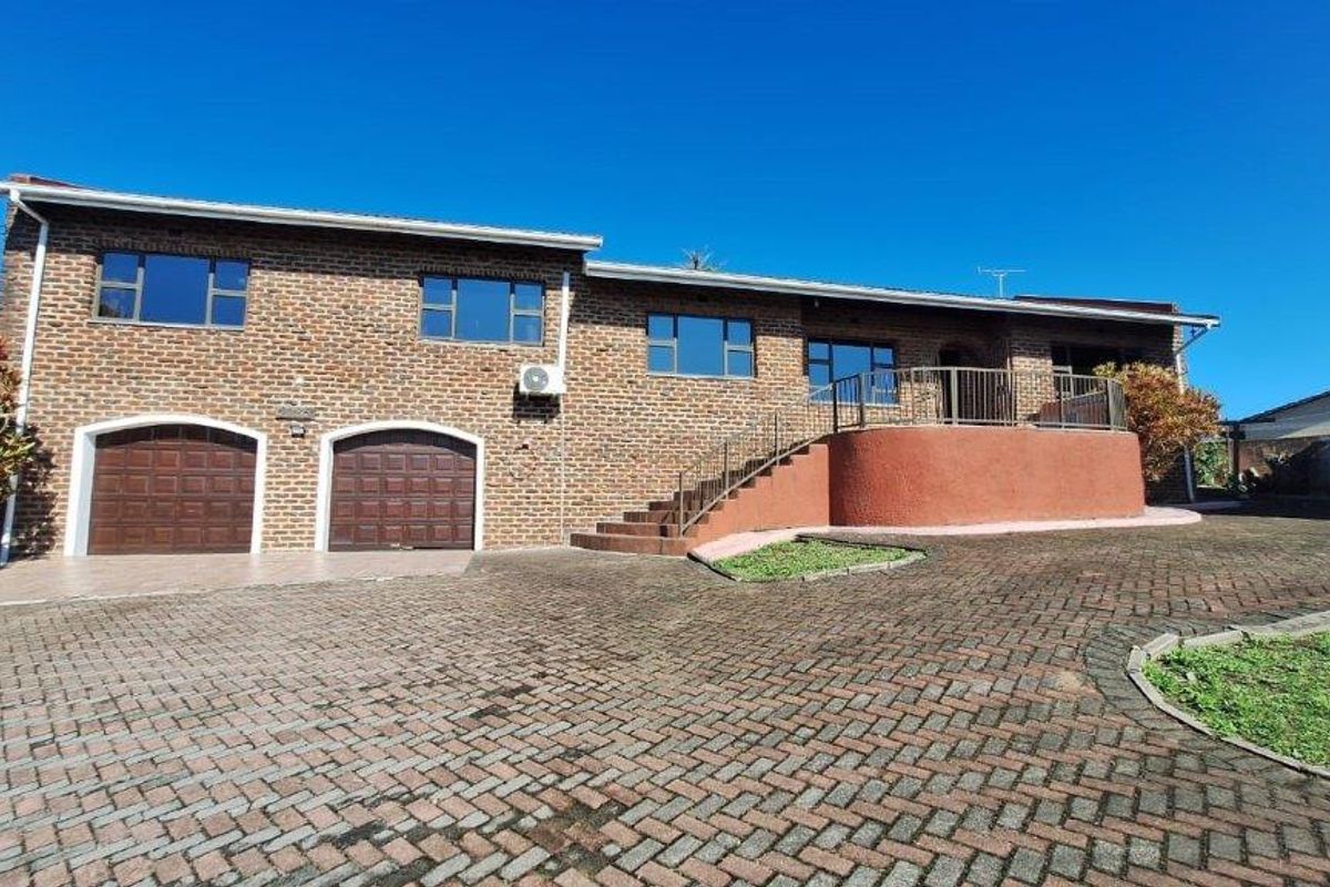 Spacious 5-Bedroom Home with Distant Sea Views in Margate - Photo 2