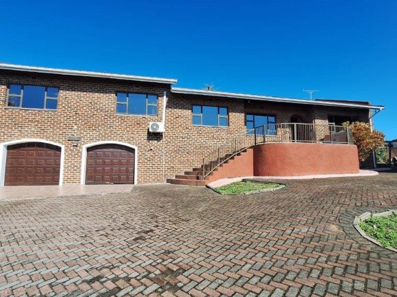 Spacious 5-Bedroom Home with Distant Sea Views in Margate - Photo 2