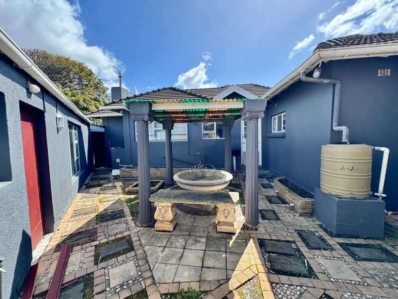 Welcoming All Offers - Renovators Dream - Photo 3