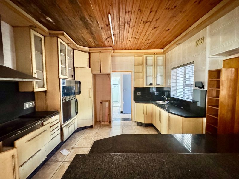 Welcoming All Offers - Renovators Dream - Photo 8