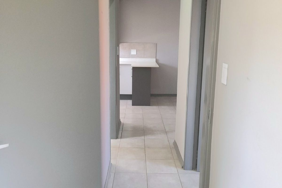 Lovely Modern 2 Bedroom Apartment - Photo 5